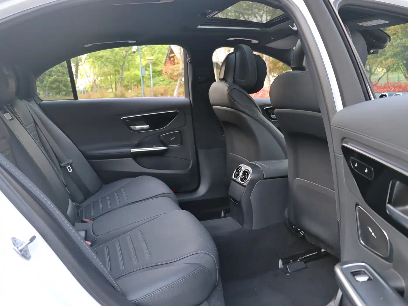 Mercedes-Benz C-Class 2023 Facelift C 200 L Sport Edition фото 16