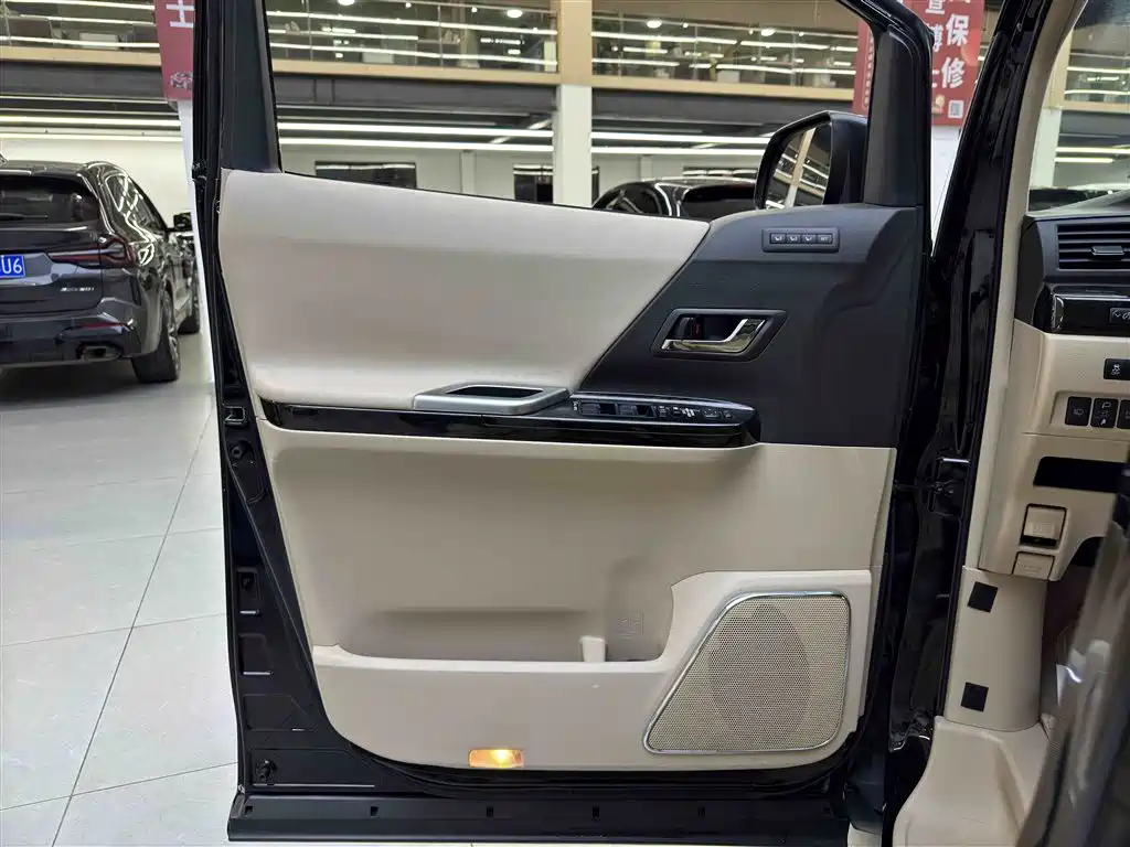 Toyota Alphard 2012 3.5L Luxury Edition фото 13
