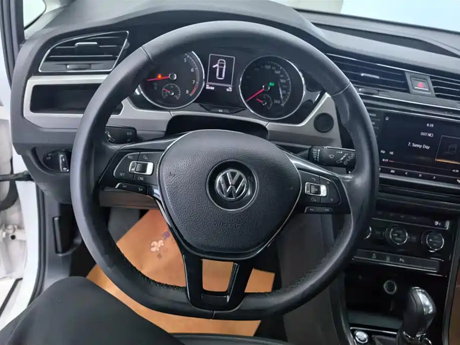 Volkswagen Touran 2018 Touran L 280TSI DSG Frontier Edition 7-Seater China V фото 15