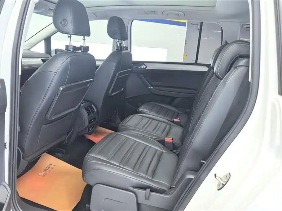 Volkswagen Touran 2018 Touran L 280TSI DSG Frontier Edition 7-Seater China V фото 11