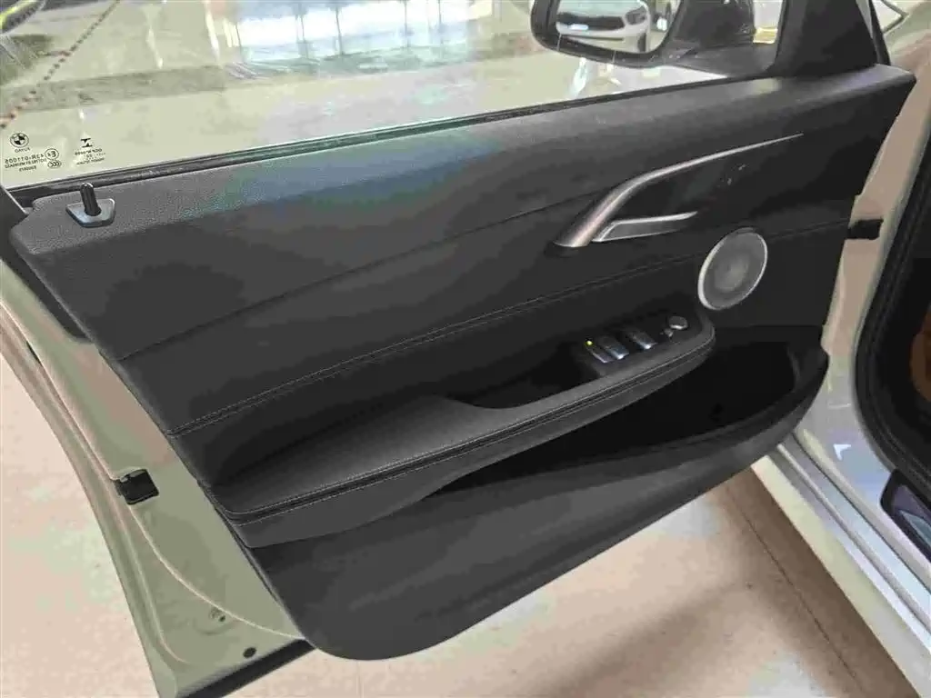 BMW 1 Series 2022 120i M Sport Shadow Edition фото 16