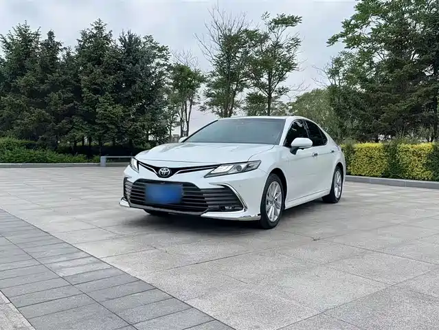 Toyota Camry 2.0G, Люкс