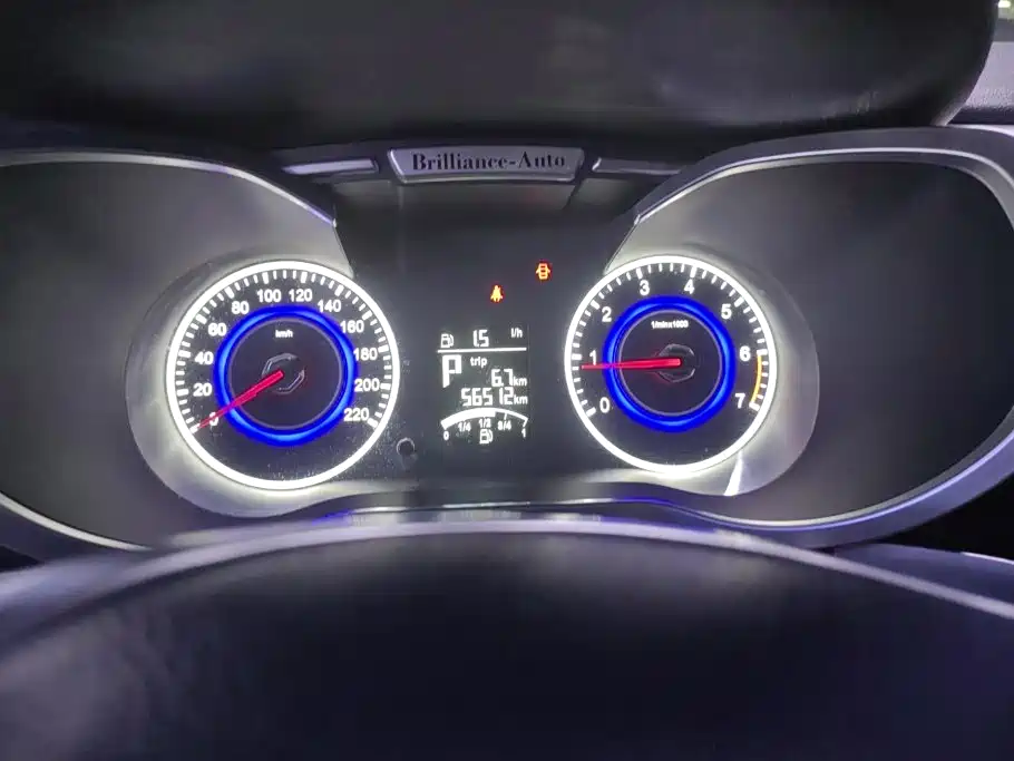 Zhonghua V3 2015 2015 1.5L Automatic Elite Model