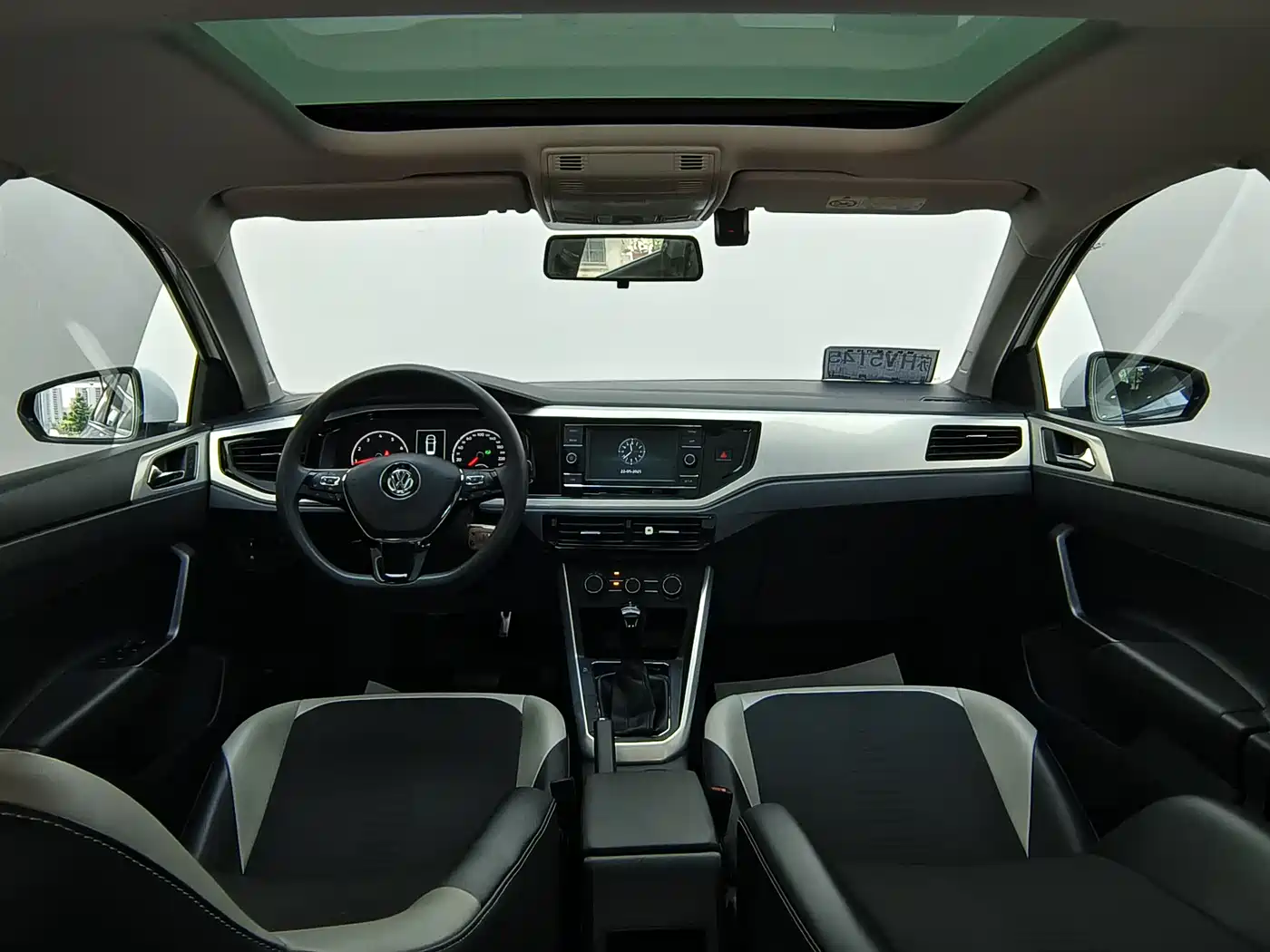 Volkswagen Polo 2019 Plus 1.5L Automatic Colorful Tech Edition фото 6