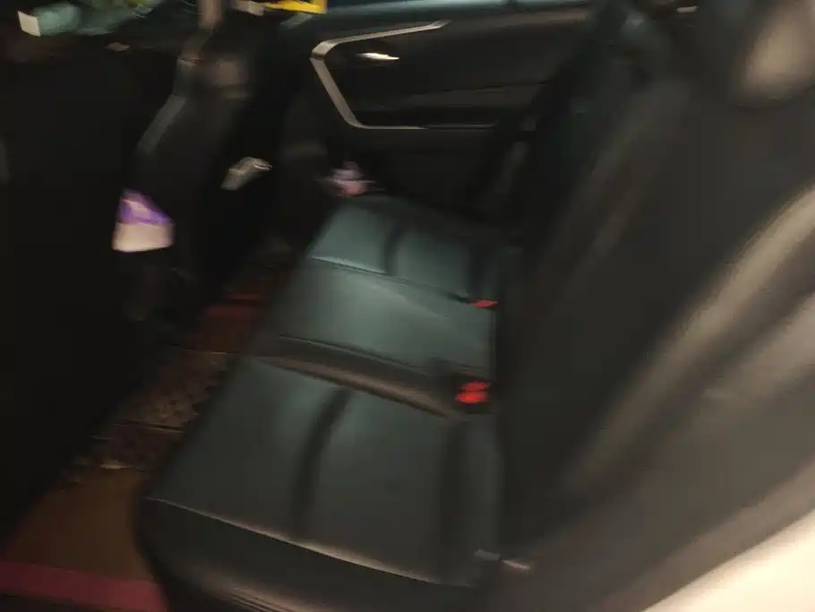 Photo 11 - Toyota RAV4