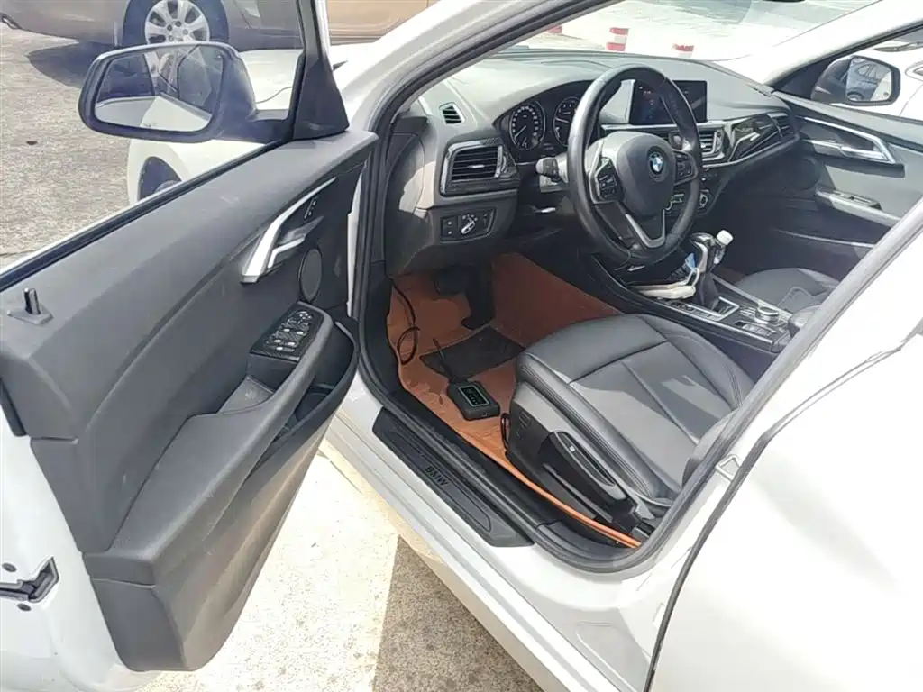 BMW 1 Series 2019 118i Fashion Edition фото 16