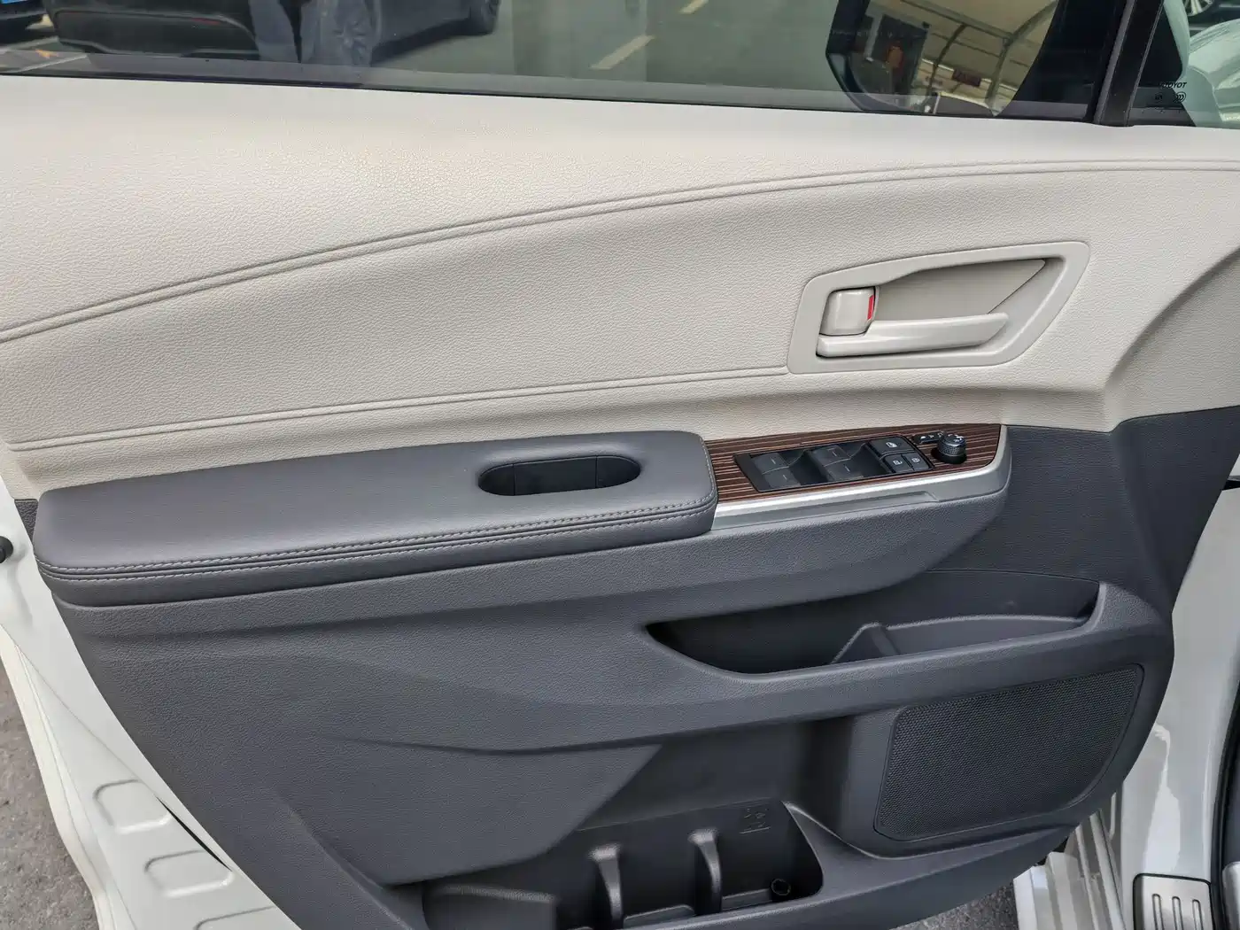 Toyota Sienna 2023 2.5L Hybrid Comfort Edition фото 7