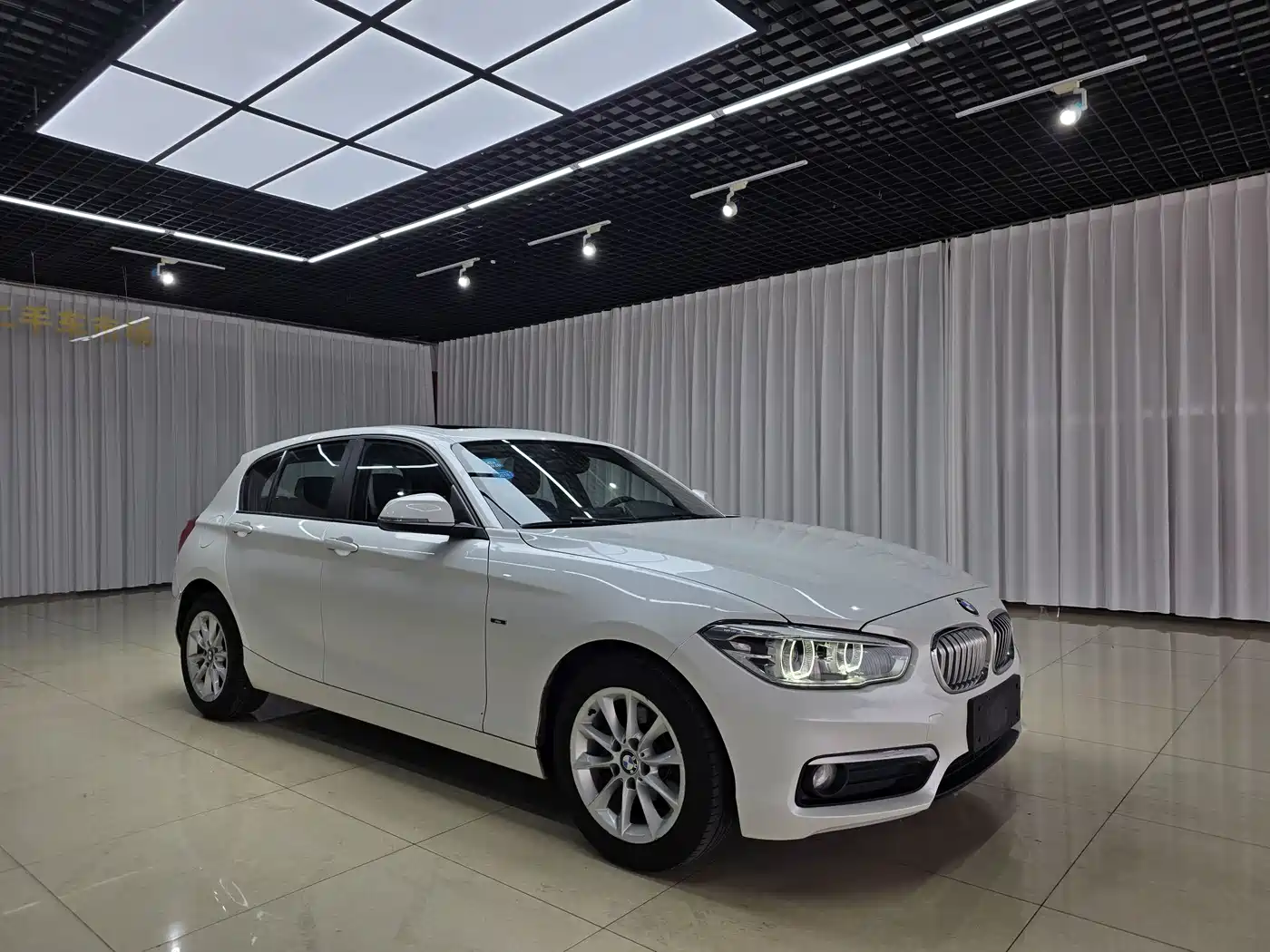 BMW 1 Series (Import) 2015 118i Urban Design Package фото 3