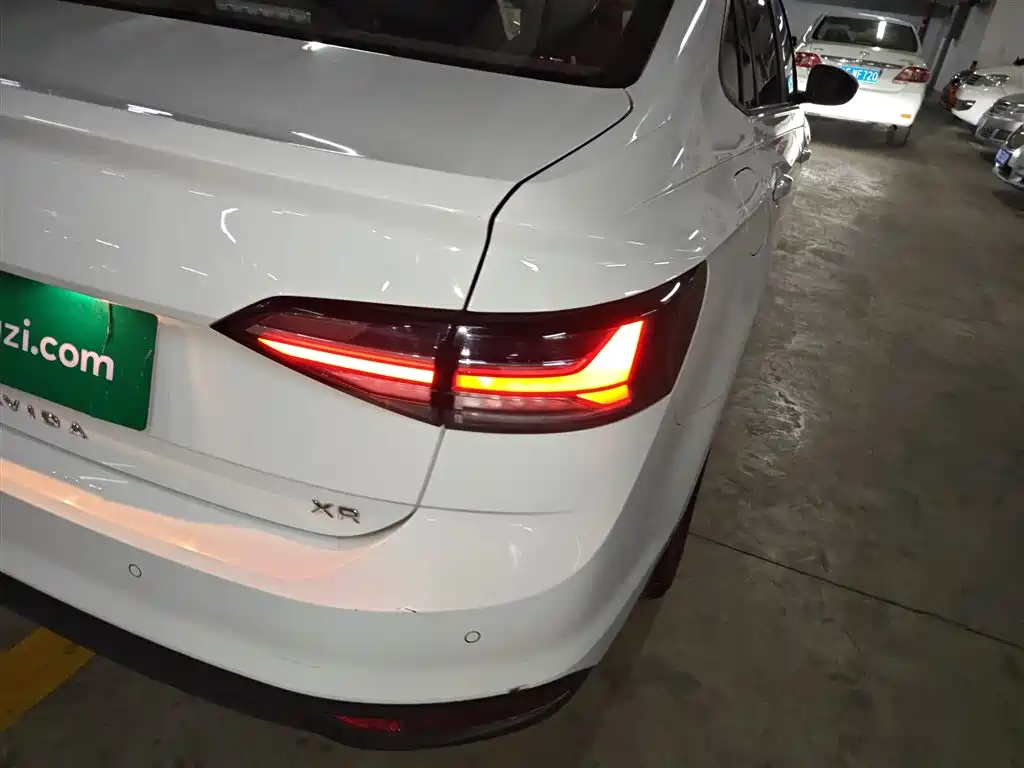 Volkswagen Lavida 2023 New Sharp 1.5L Auto Premium Edition фото 24