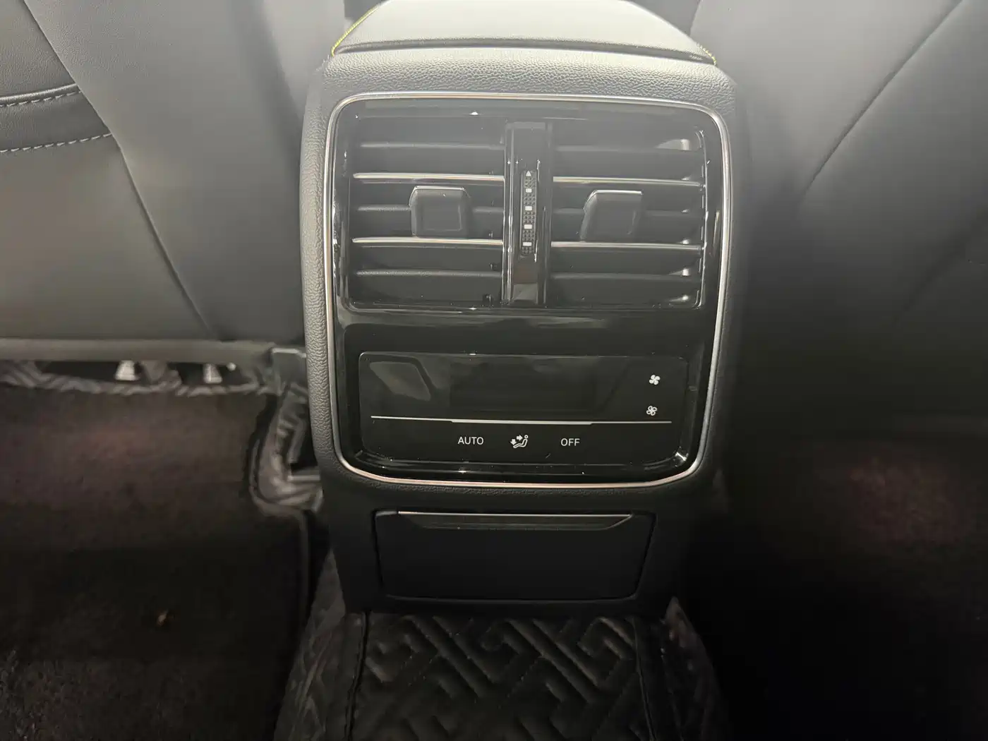 Volkswagen FAW-Volkswagen CC 2023 380TSI Eye-catching Edition фото 9