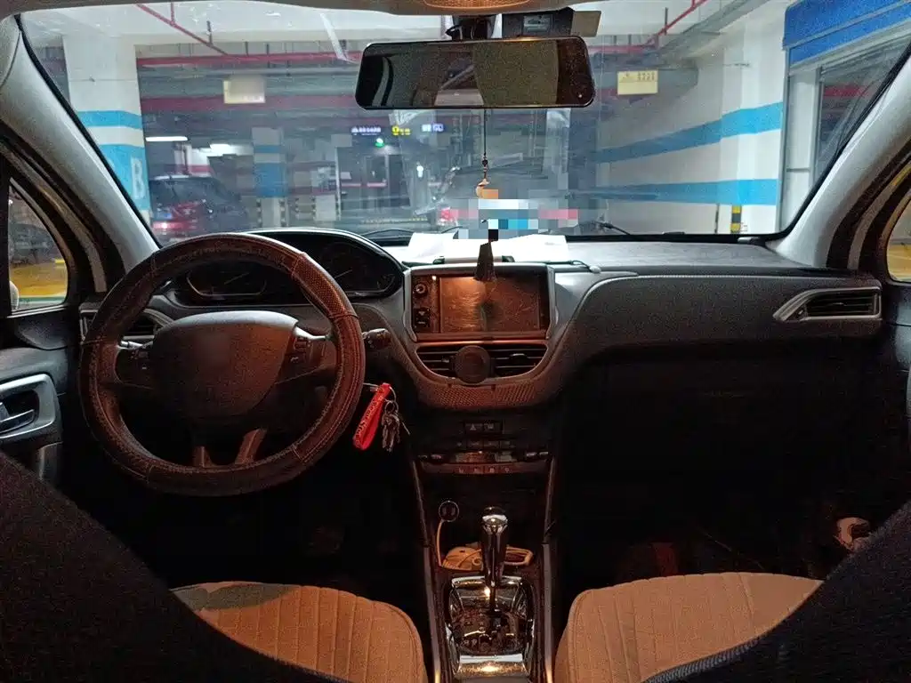 Peugeot 2008 2014 1.6L Automatic Fashion Edition фото 6