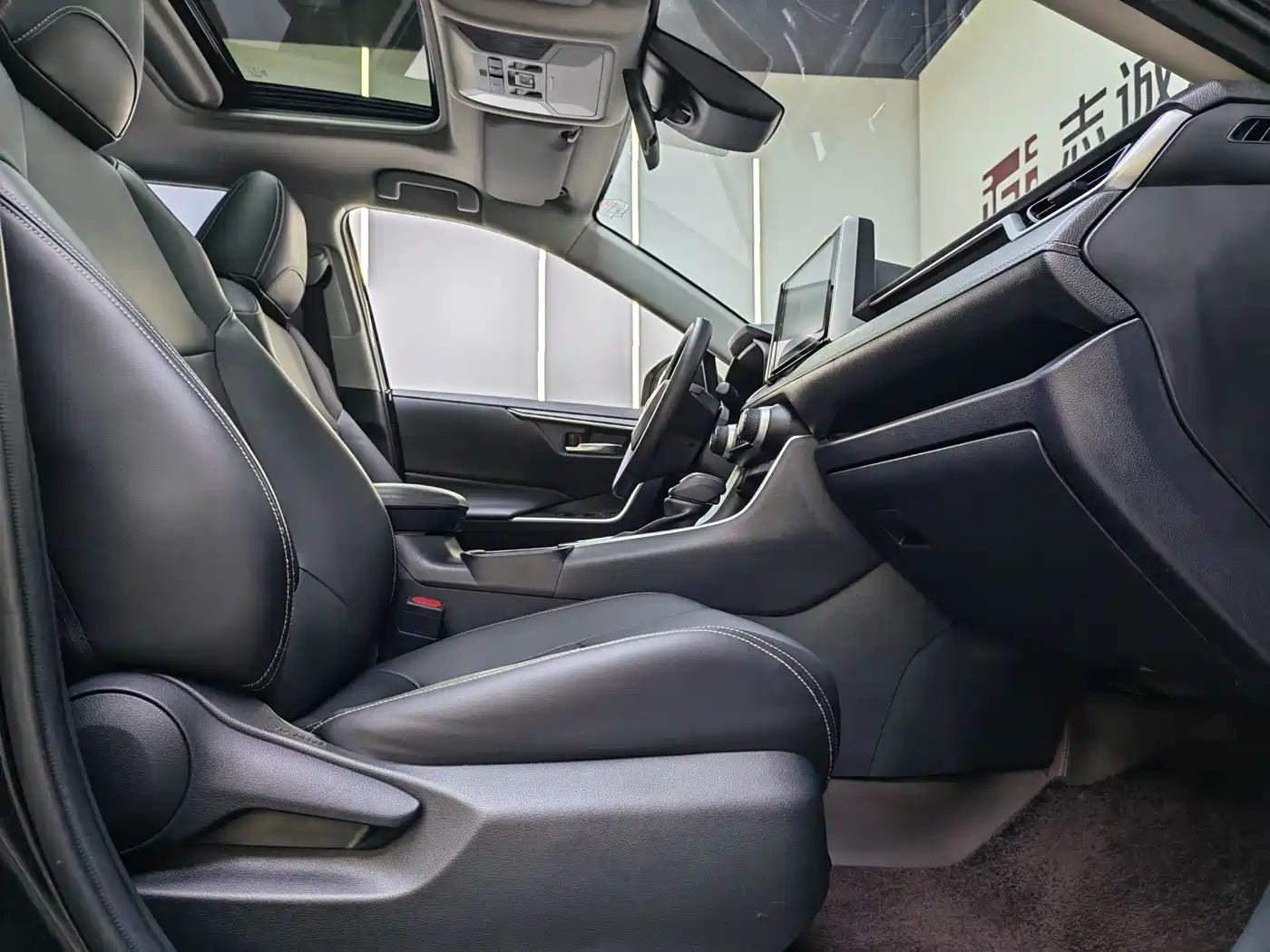 Toyota RAV4 Rongfang 2020 2.0L CVT 2WD Trend Edition фото 13