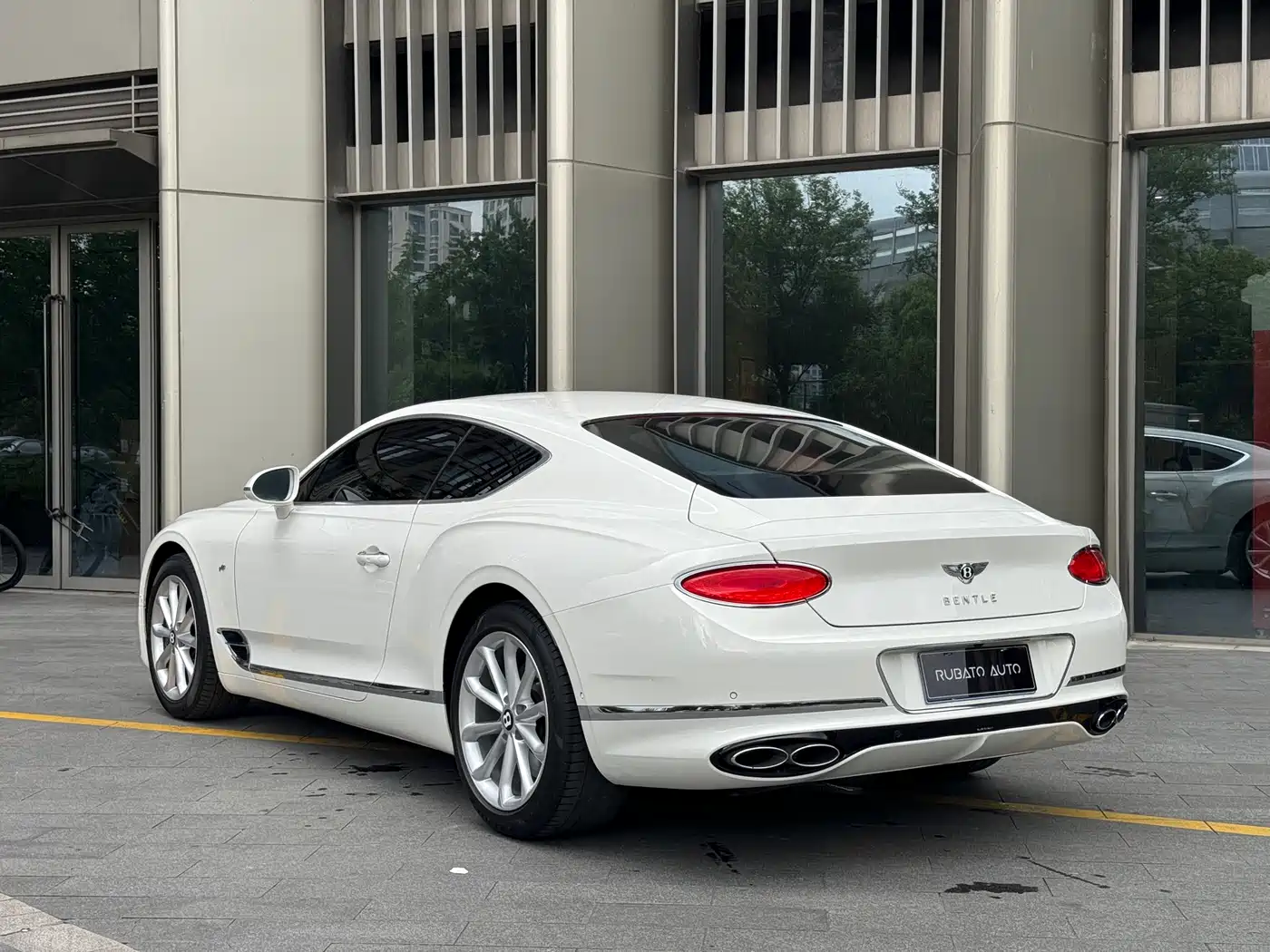 Bentley Continental 2020 4.0T GT V8 фото 6