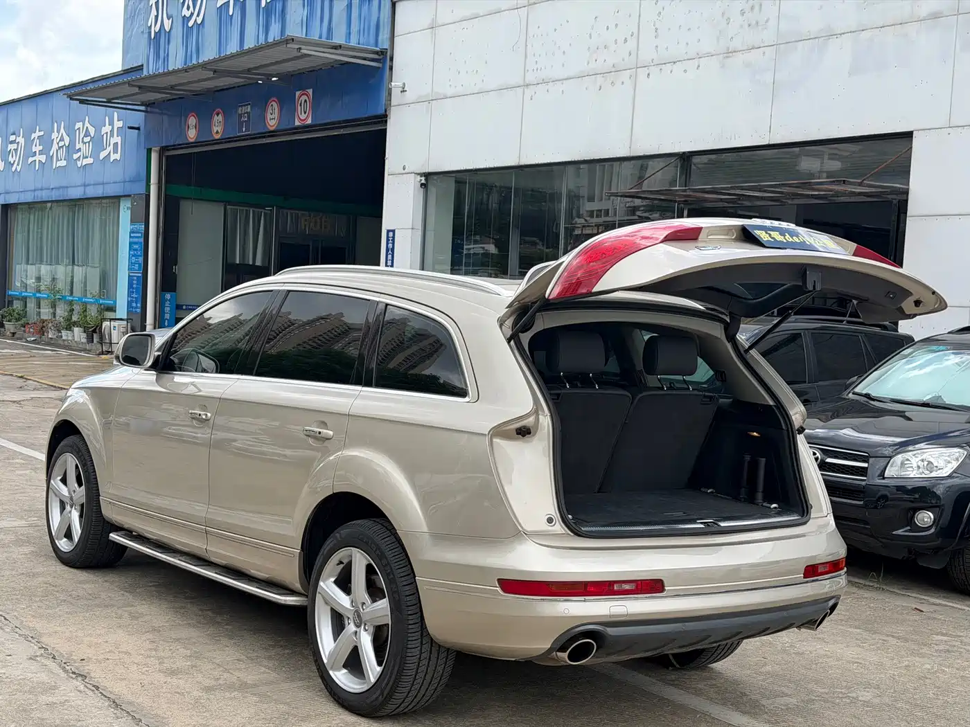 Фото 8 - Audi Q7