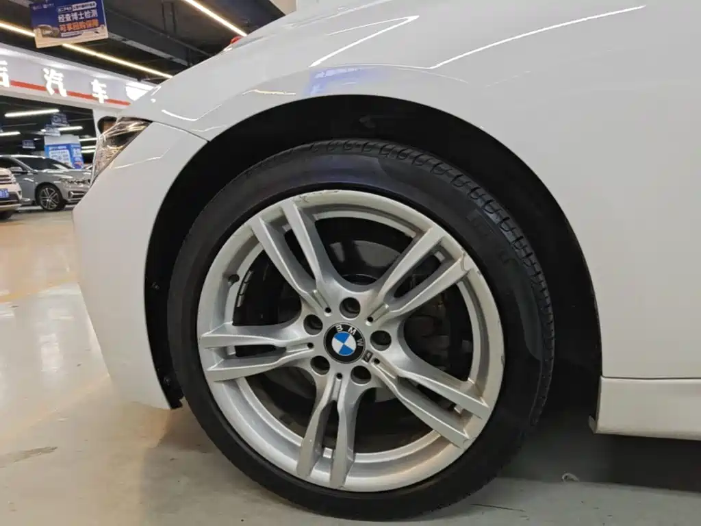 Photo 23 - BMW 3 Series