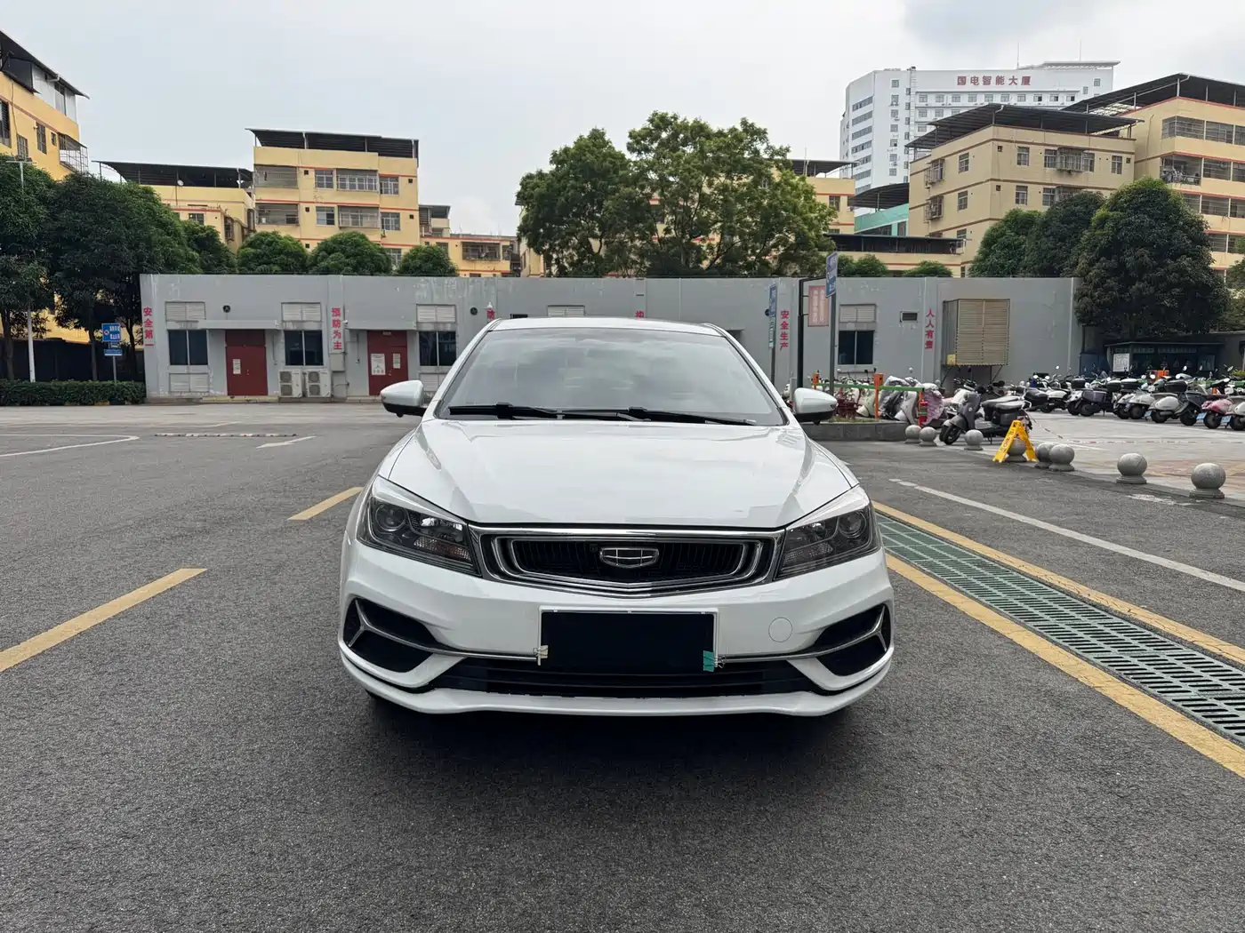 Фото 25 - Geely Emgrand