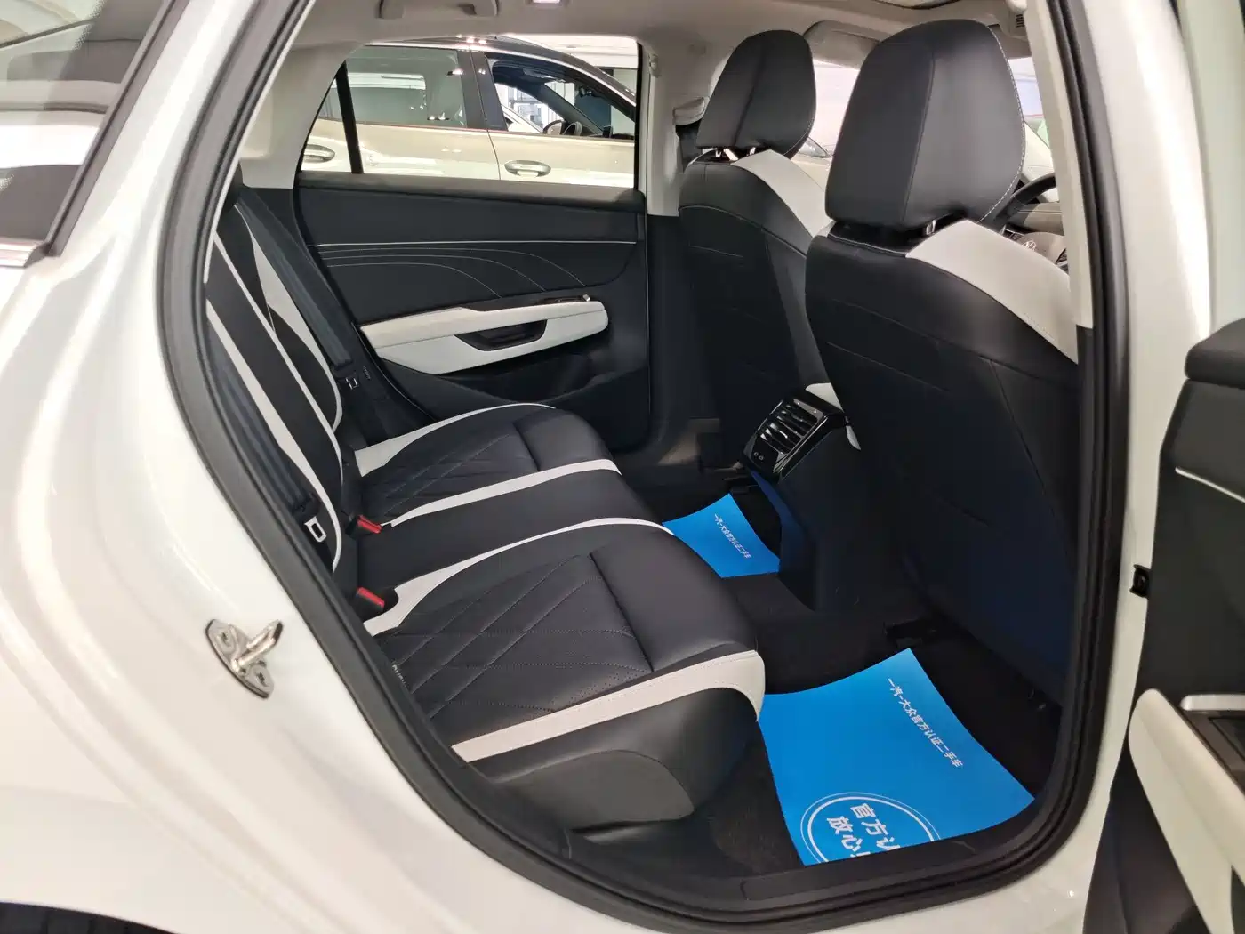 Volkswagen Sagitar 2025 300TSI DSG High-end Model фото 9