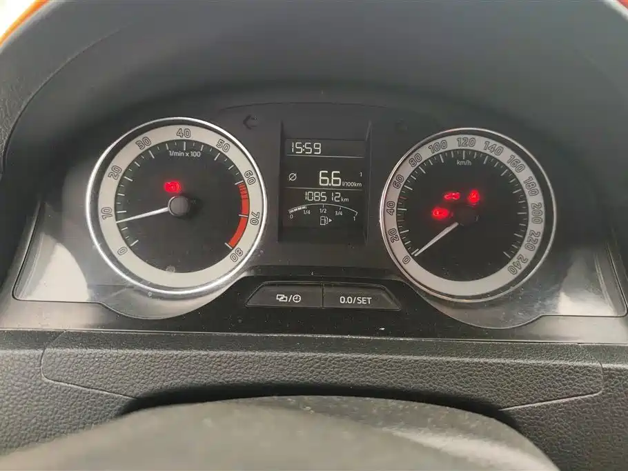 Škoda Rapid 2018 1.6L Manual Comfort Edition фото 14