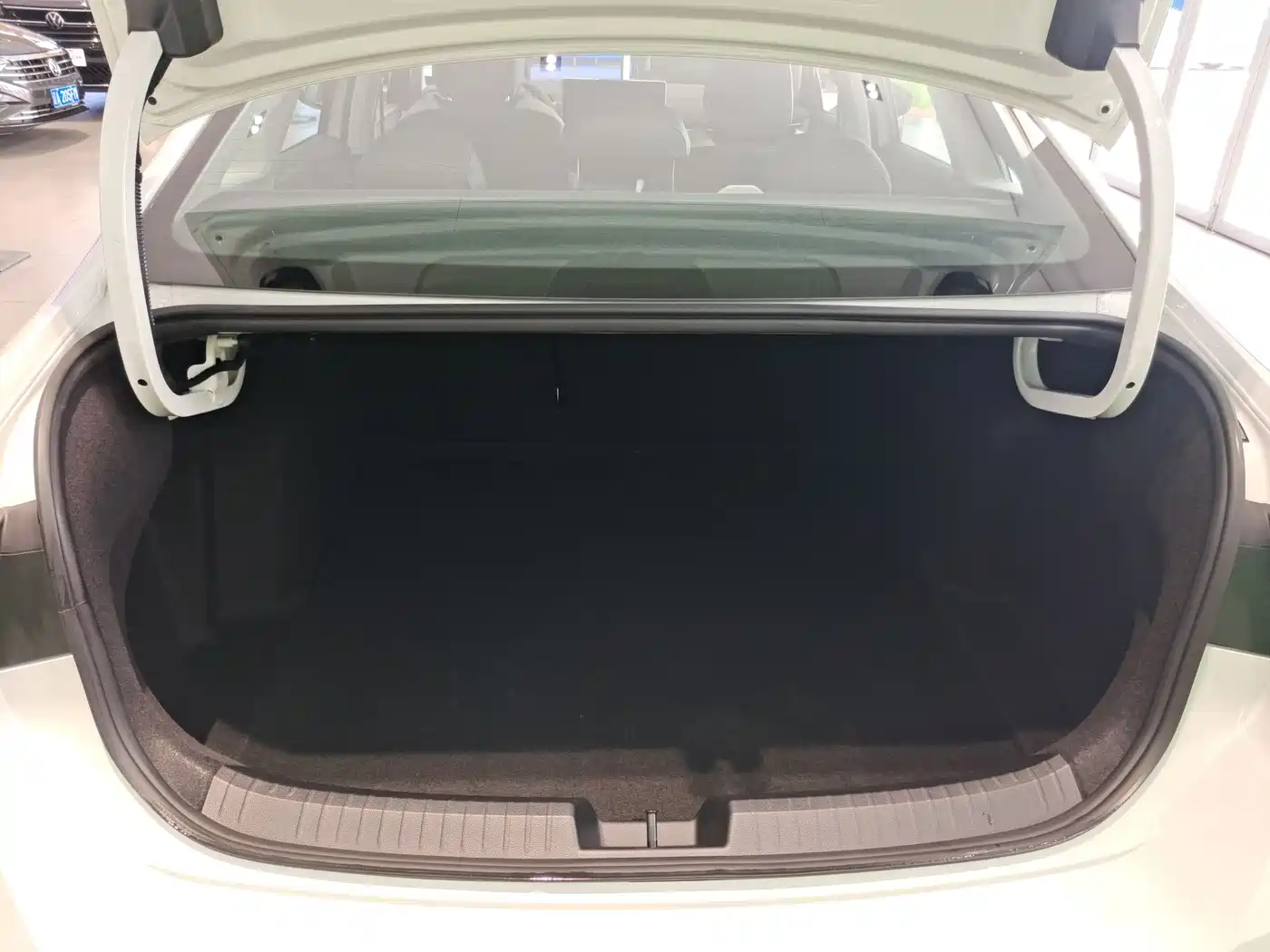 Volkswagen Sagitar 2025 300TSI DSG High-end Model фото 10