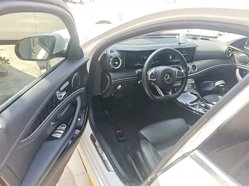 Mercedes-Benz E-Class 2017 E 200 L Sport 4MATIC фото 16