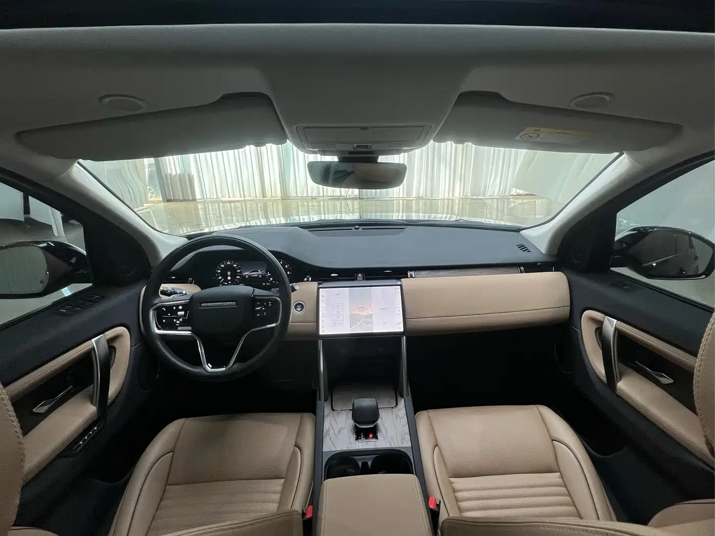 Land Rover Discovery Sport 2025 249PS Performance Tech Edition фото 12