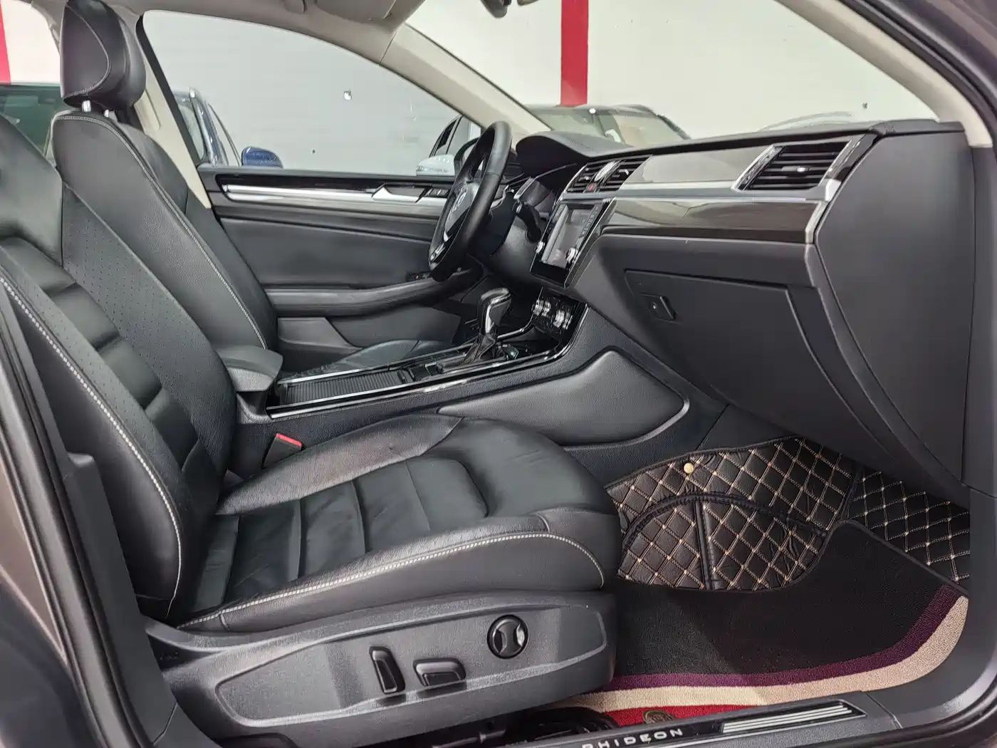Volkswagen Phideon 2018 380TSI 2WD Business Edition фото 19