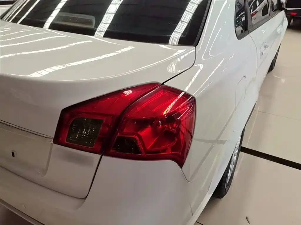 Buick Excelle 2015 1.5L Automatic Classic фото 8