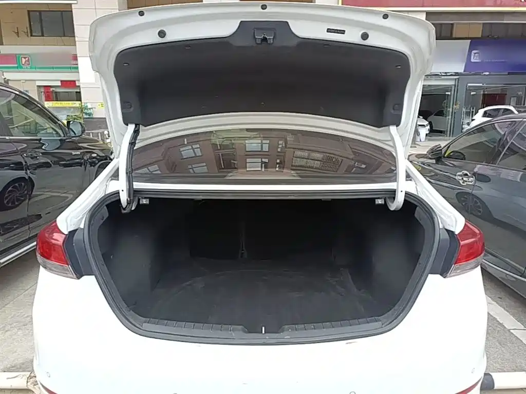 Hyundai Elantra 2020 1.5L CVT Smart Style·Elite фото 19