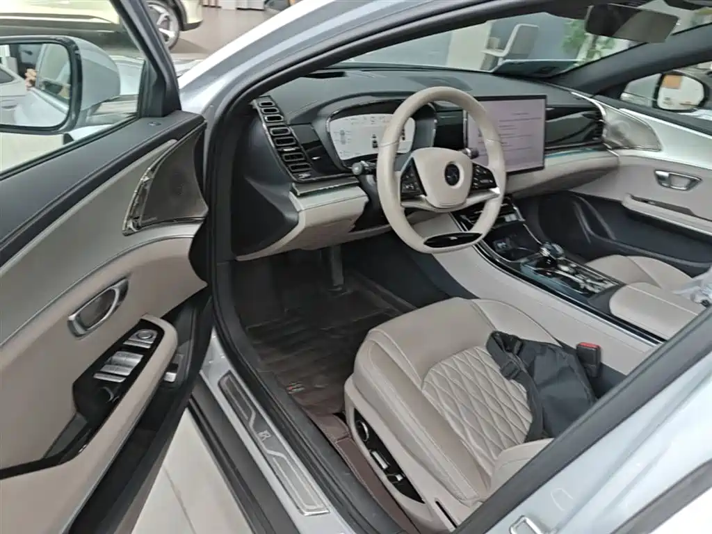 BYD Han 2025 DM-i 125KM Honor фото 16