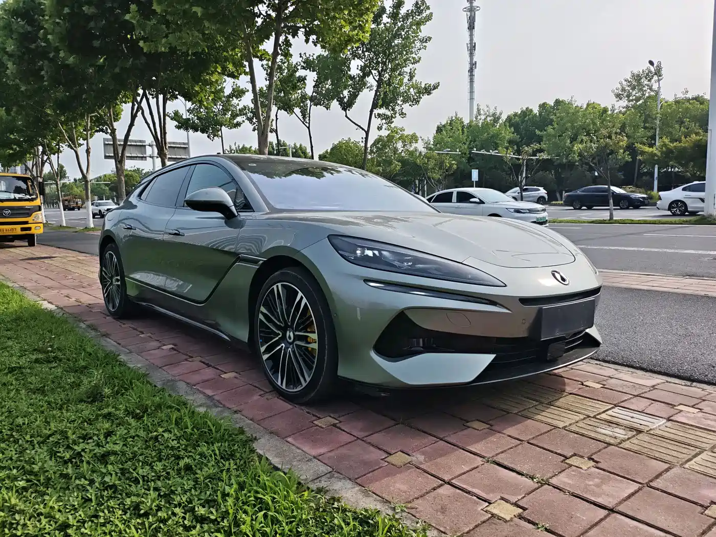 Denza Z9GT 2024 1100 AWD Ultra Edition фото 3