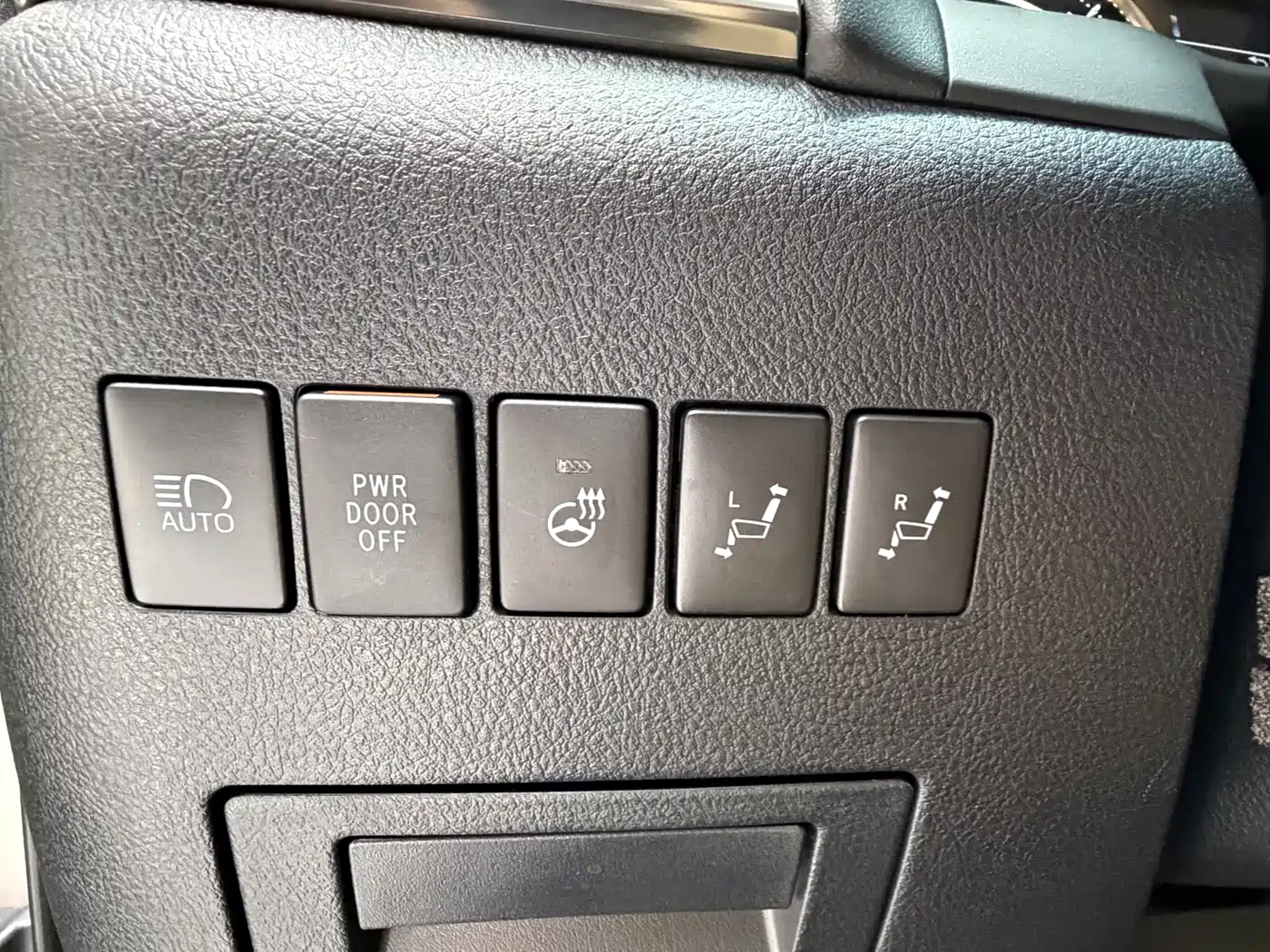 Toyota Vellfire 2019 Hybrid 2.5L HV Premium Edition фото 21
