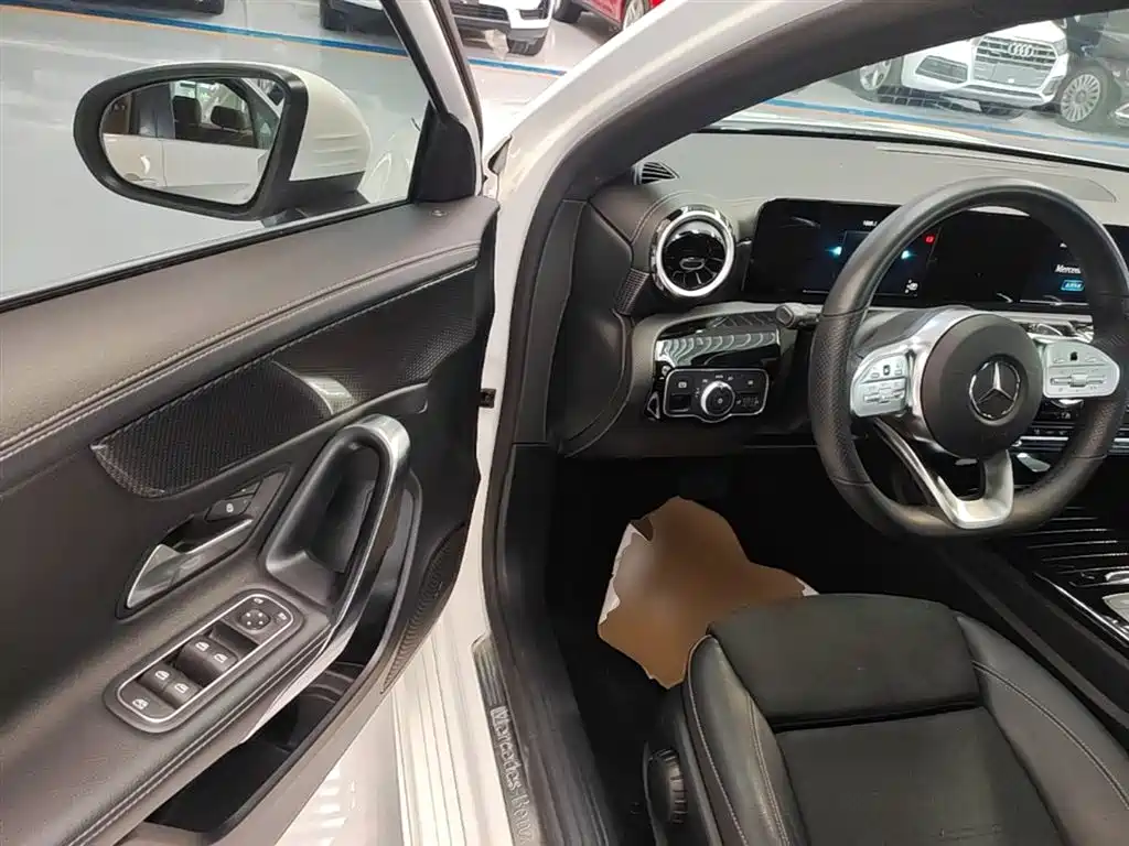 Mercedes-Benz A-Class 2020 A 180 L Sport Sedan фото 16
