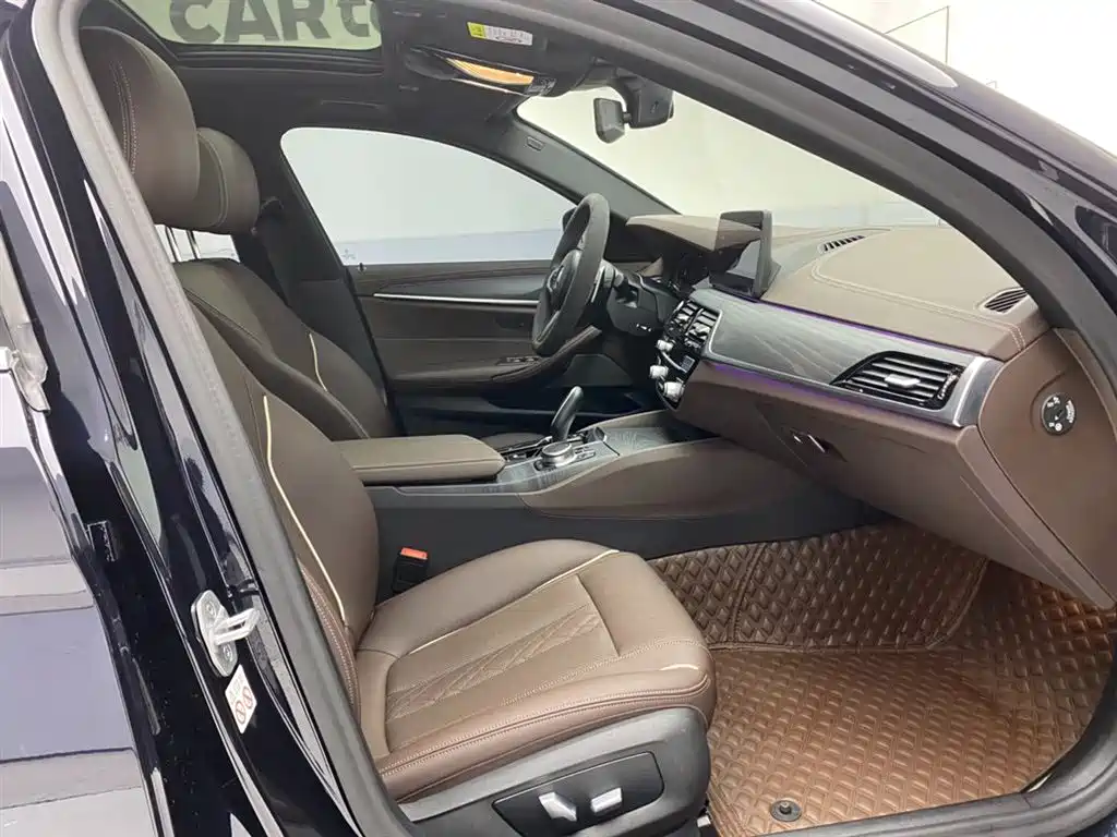 BMW 5 Series 2021 530Li Leading M Sport Package фото 18