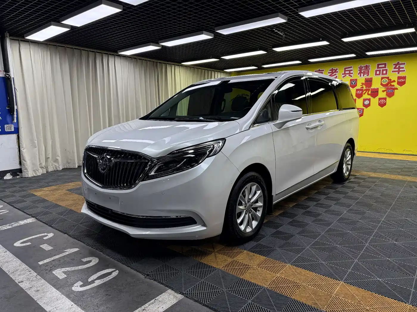 Buick GL8 2017 ES 28T Comfort Type China V