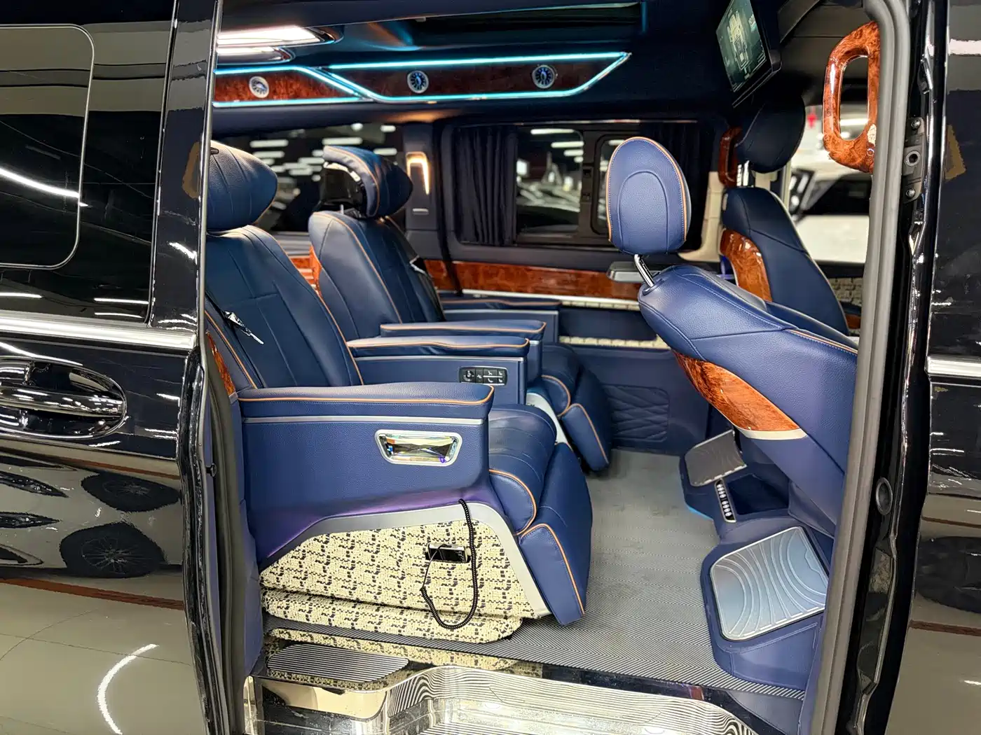 Mercedes-Benz V-Class 2022 V 260 L Long Wheelbase Prestige Edition фото 13