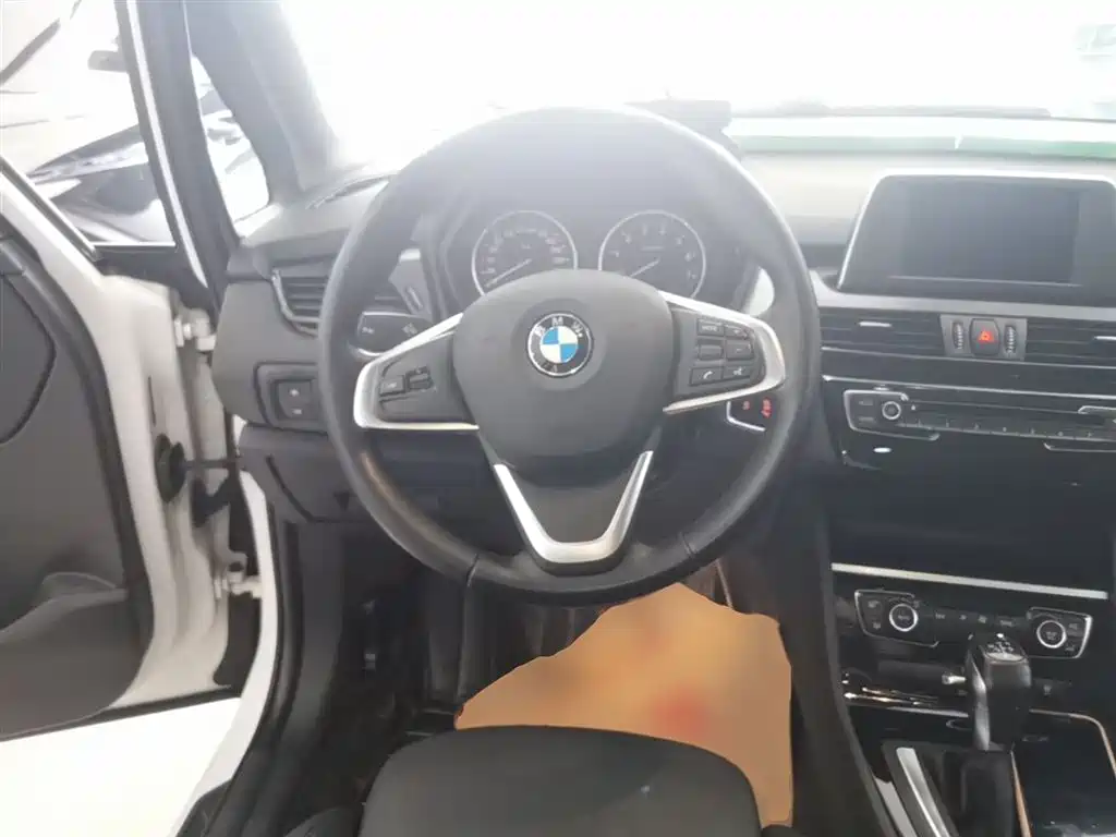 BMW 2 Series Touring 2016 220i Leading Model фото 11