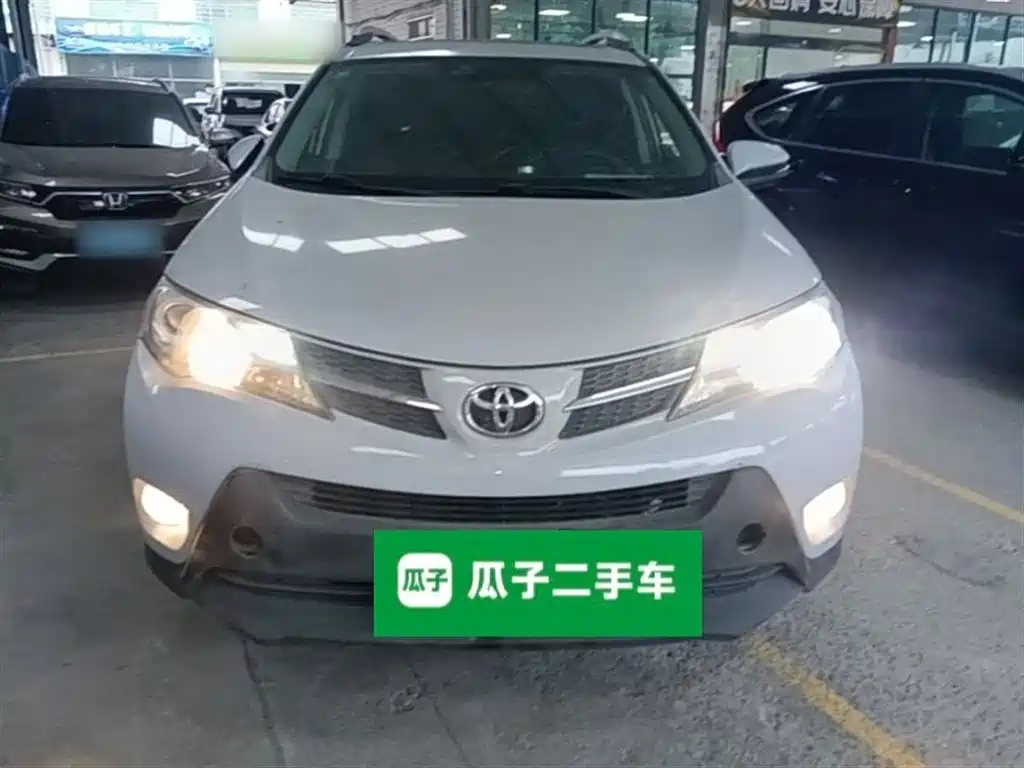 Toyota RAV4 Rongfang 2015 2.0L CVT 2WD Trend Edition фото 3