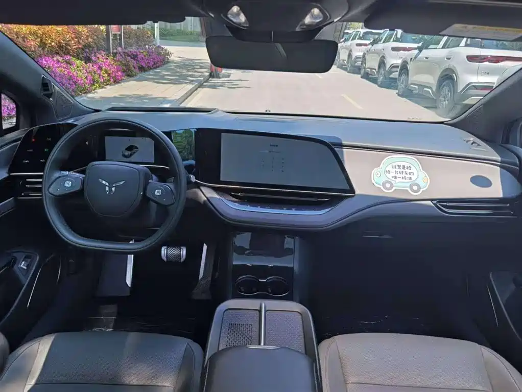 Hongqi EH7 2025 640 AWD Smart Selection Edition фото 7