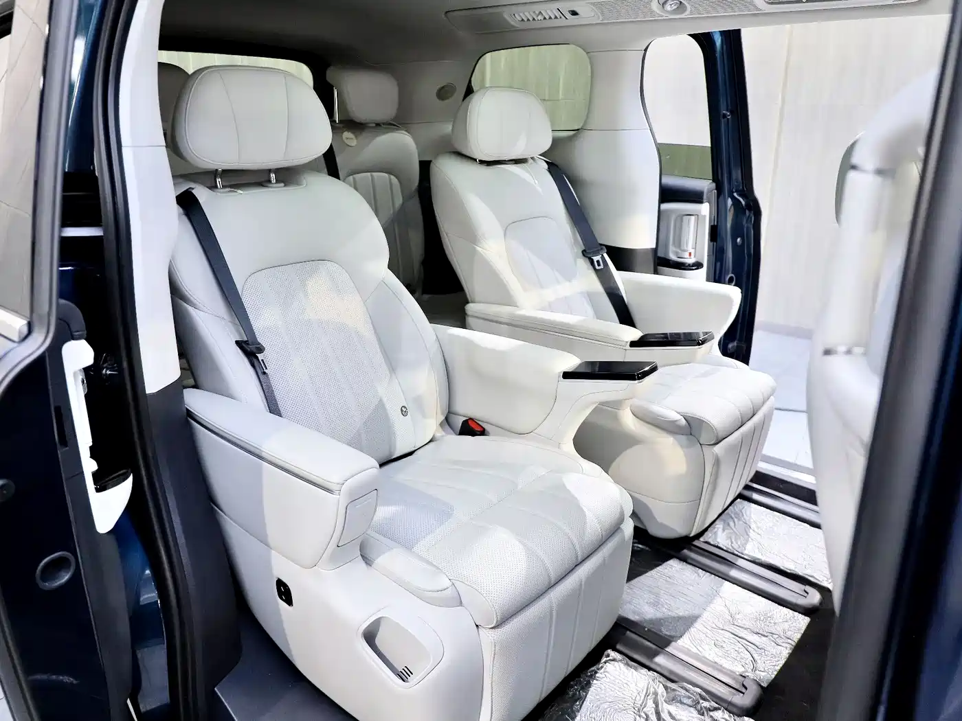 Voyah Auto Voyah Dreamer 2025 PHEV AWD Flagship Kunpeng Edition фото 15