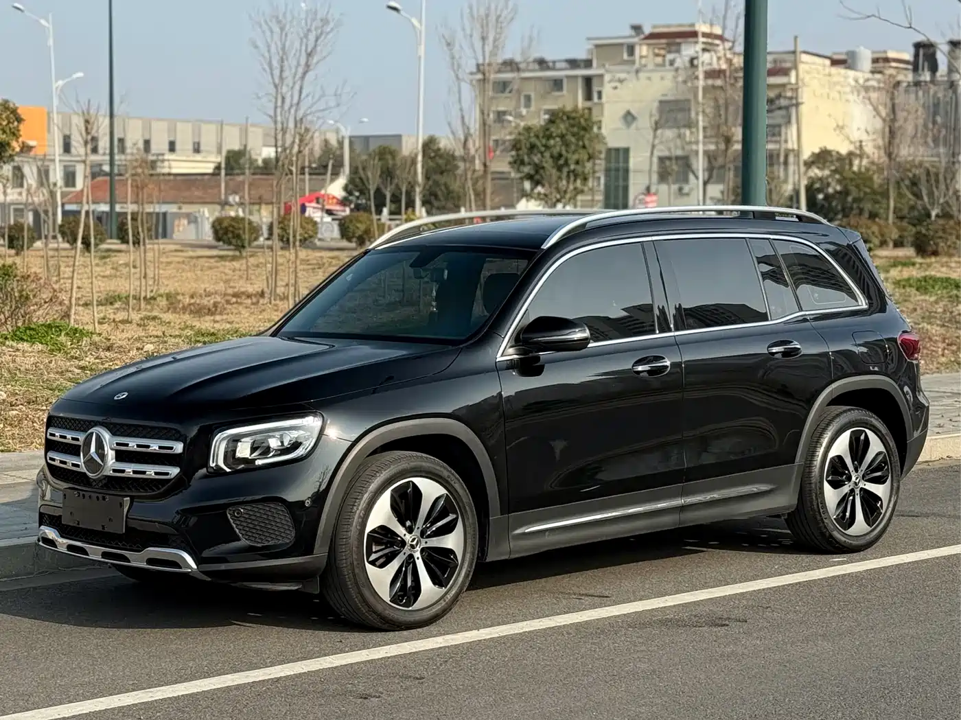 MERCEDES-BENZ GLB