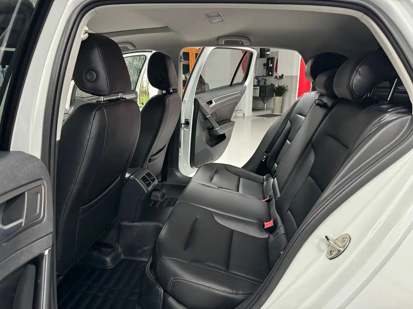 Volkswagen Golf 2016 230TSI Automatic Comfort фото 8