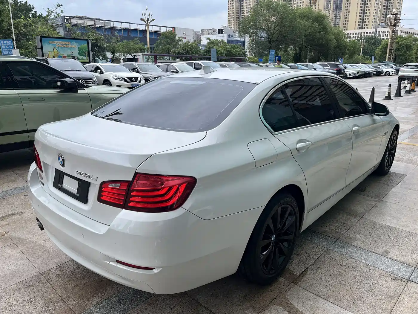 BMW 5 Series 2014 528Li Leading Edition фото 10