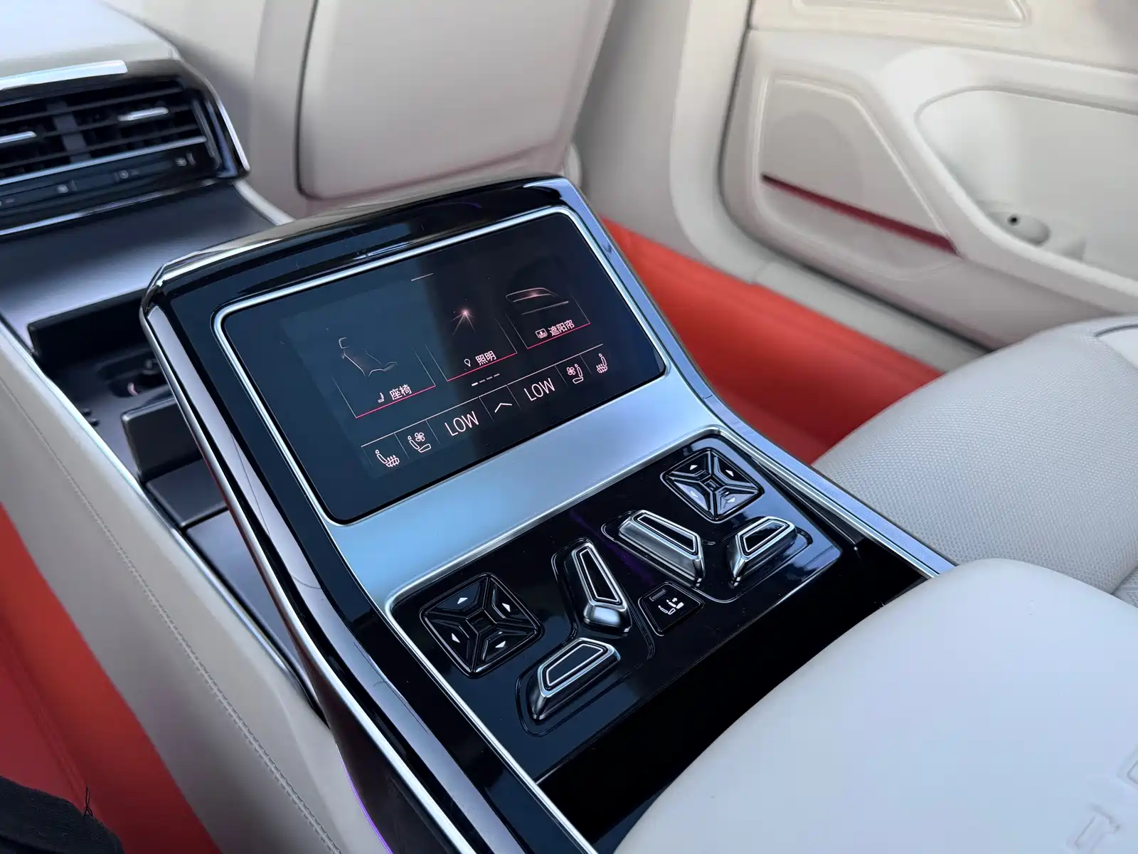 Фото 12 - Audi A8