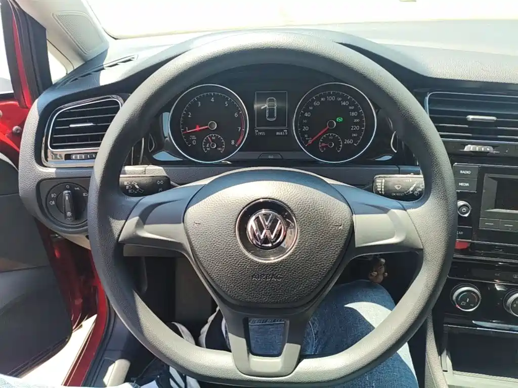 Volkswagen Golf 2018 1.6L Automatic Fashion фото 11