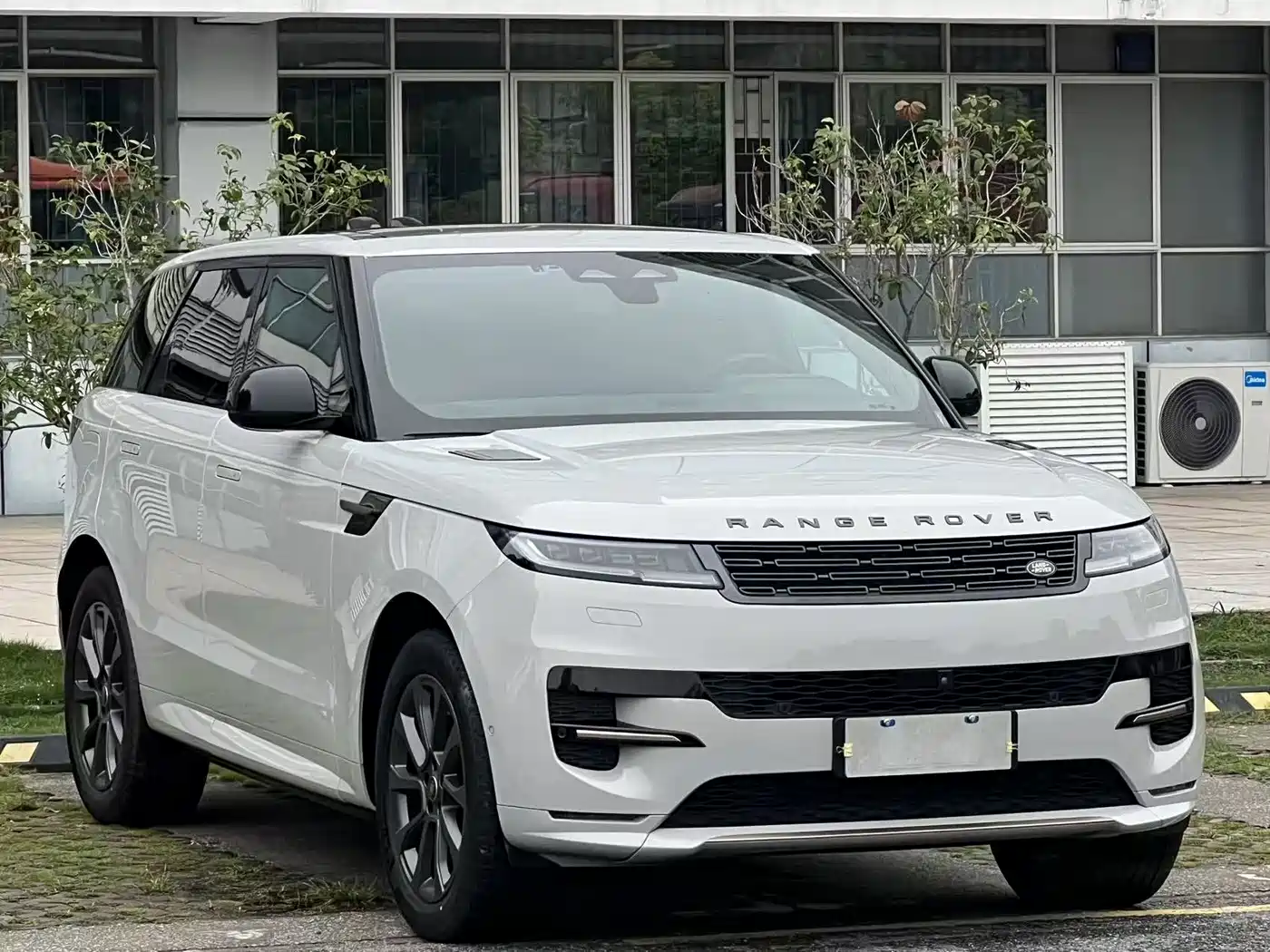 Land Rover Range Rover Sport 2023 400PS Dynamic SE фото 3