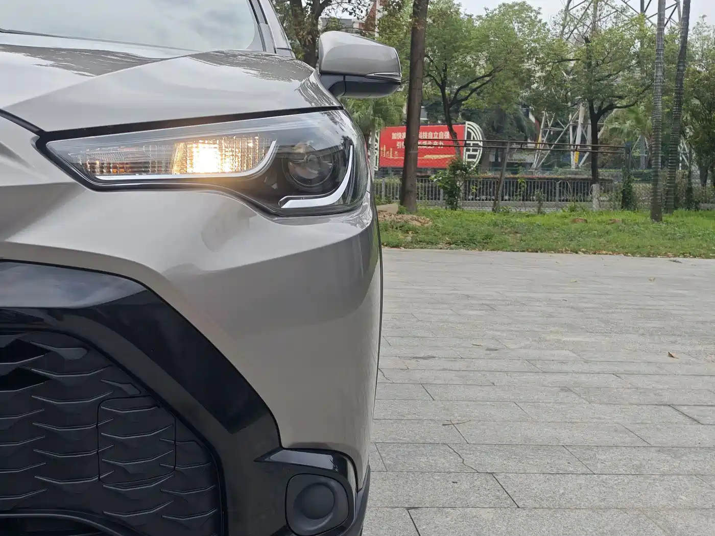 Toyota Frontlander 2023 2.0L CVT Elite Edition фото 8