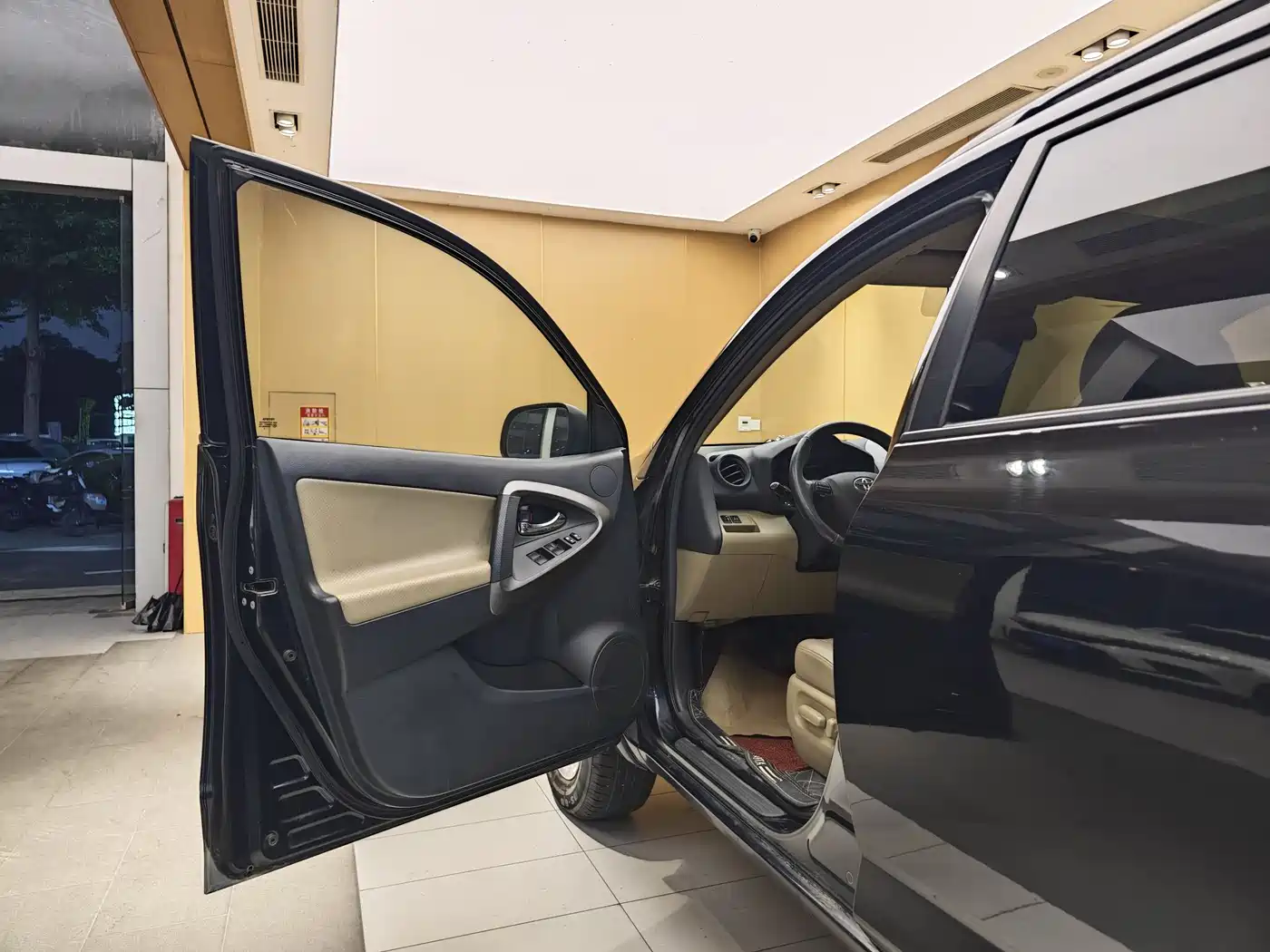 Toyota RAV4 Rongfang 2011 2.4L Automatic 4WD Luxury Edition фото 8