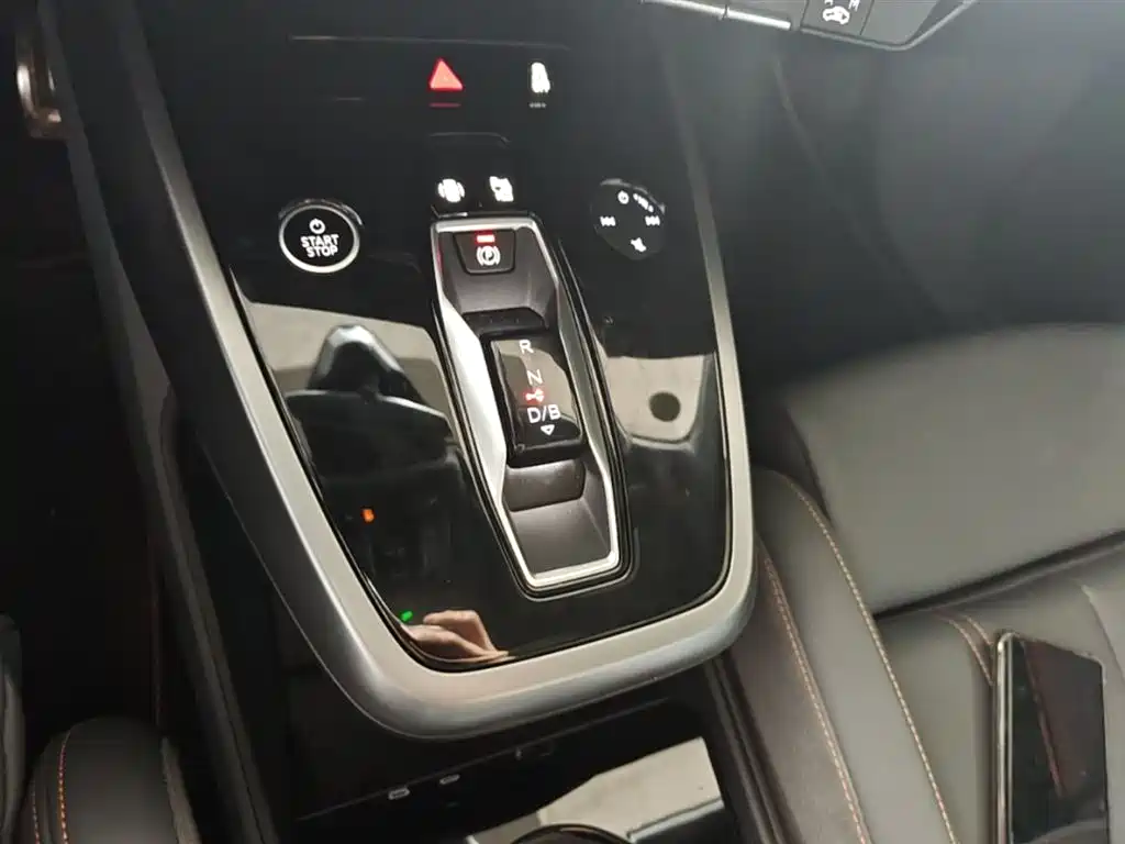 Audi Q4 e-tron 2024 40 e-tron Pioneer Edition фото 14