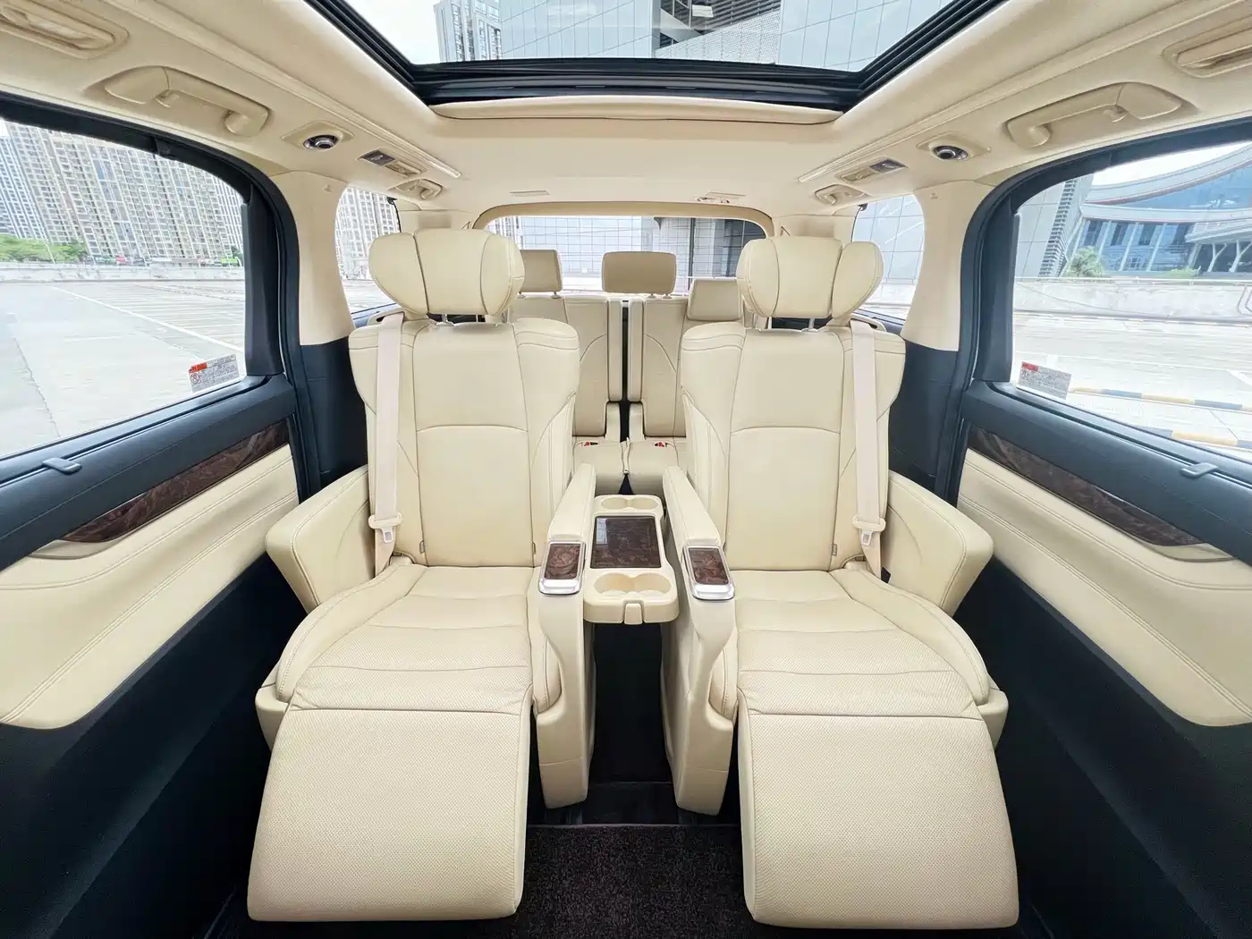 Toyota Alphard 2019 Hybrid 2.5L Luxury фото 8