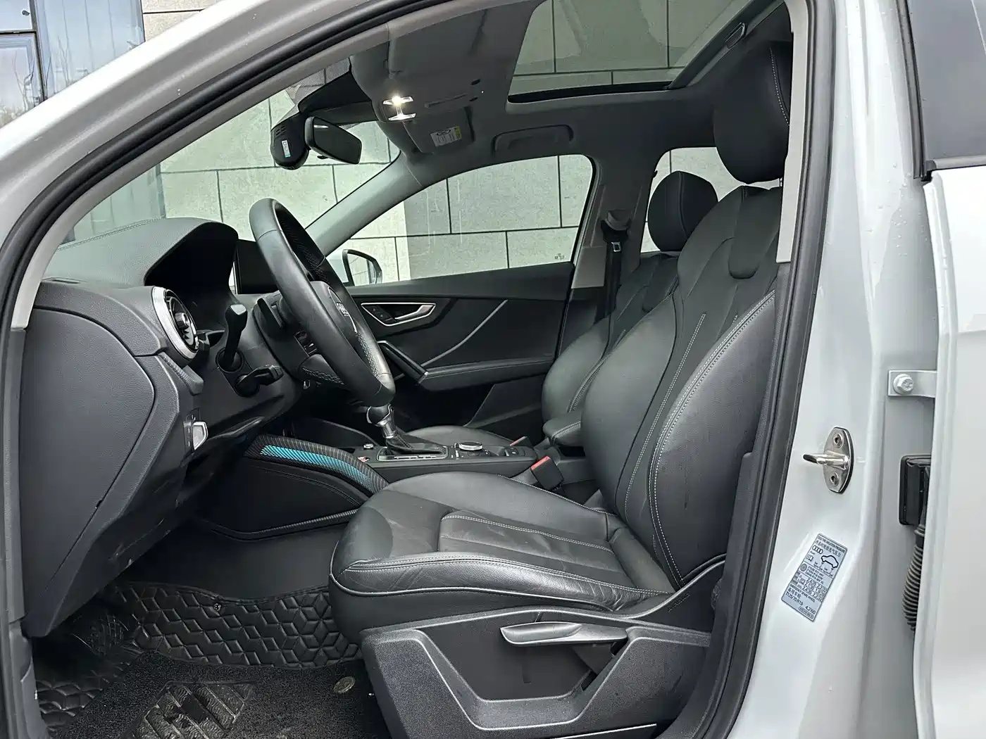 Photo 13 - Audi Q2L